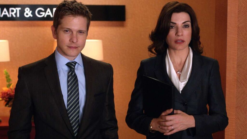(L to R) Matt Czuchry & Julianna Margulies in The Good Wife