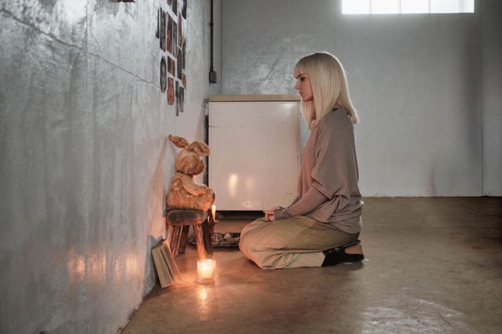 Psychologist Dr Sophia Craven (Katherine Kelly) in The Crow Girl