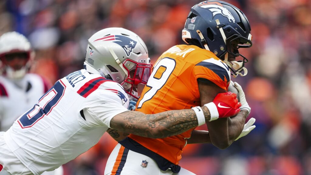 Patriots and Broncos players in an NFL game